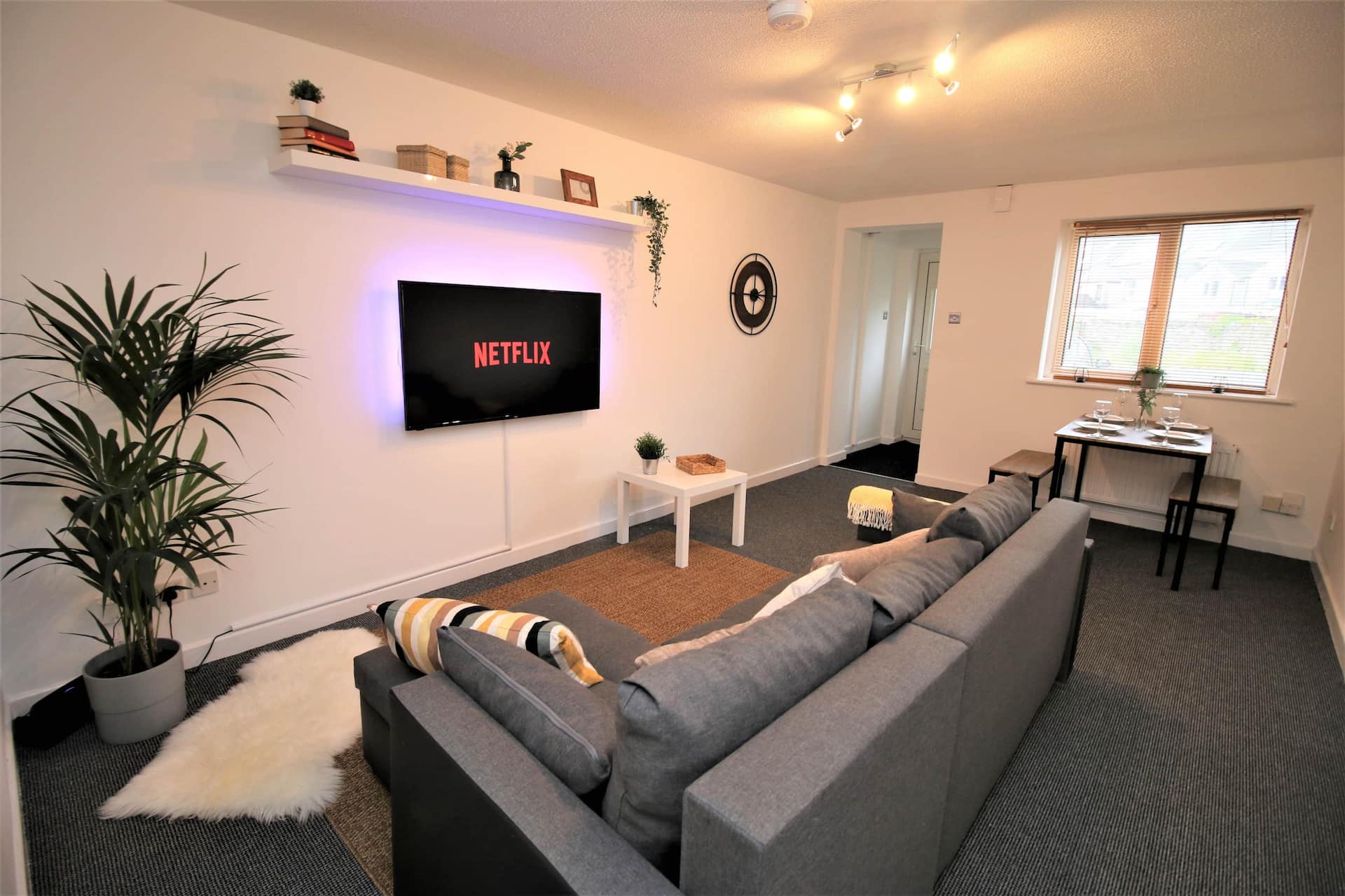 Free Parking. Fibre WiFi. Hotel Linen. City 15mins