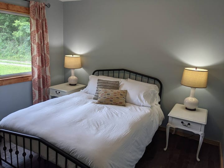 Bedroom # 1 with a queen bed