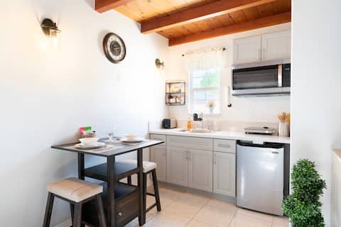 Cozy Lemon Tree Guest Studio with Garden