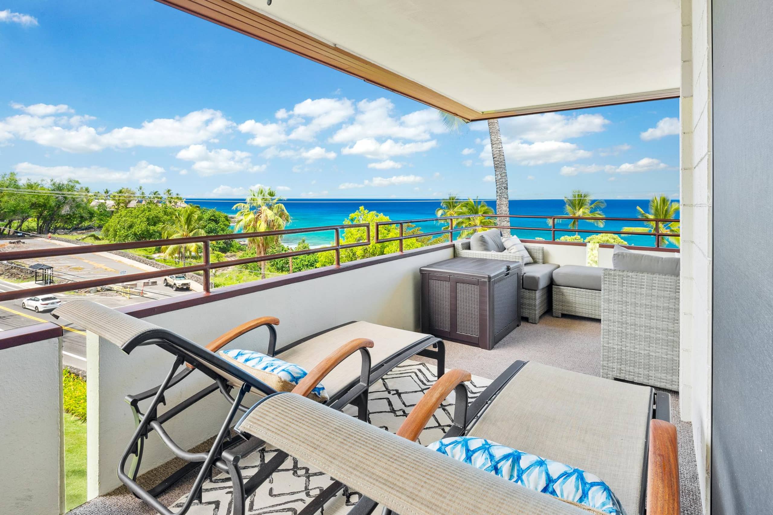 Condo in Kailua-Kona · ★4.91 · 2 bedrooms · 2 beds · 2 baths - Image 3