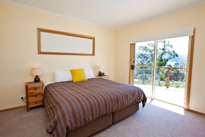 Curlew Villa gallery image 2