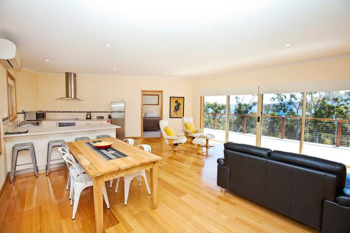 Curlew Villa gallery image 3