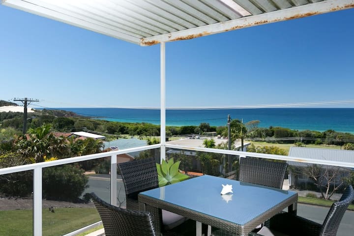 Stylish Coastal Charm at 15 Seaview Street