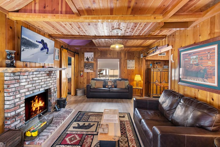 Hot Tub! Bbq! Tesla Charger! Flat Driveway! - Fawnskin, CA