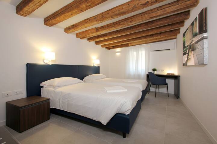 Residence Modern Art 2 gallery image 4