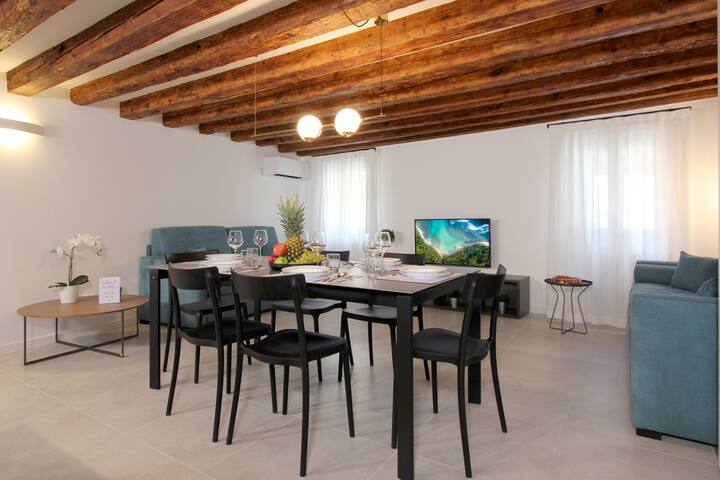 Residence Modern Art 2 gallery image 5