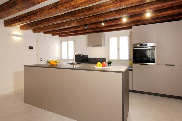 Residence Modern Art 2 gallery image 3