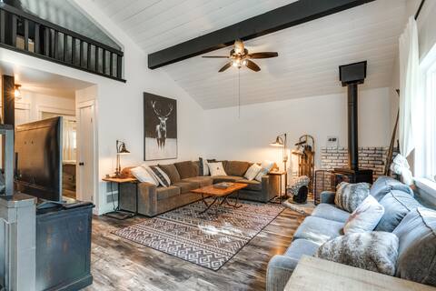 Cold Springs Escape: A/C, Hot Tub, Generator, WiFi