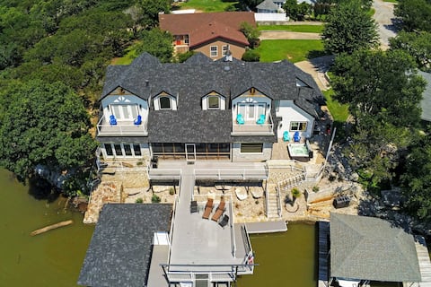 Lavish Lake House, Near Vineyards + Marinas!