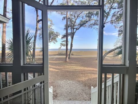 Seaside Escape Cottage- Beautiful 2BDR Oceanfront
