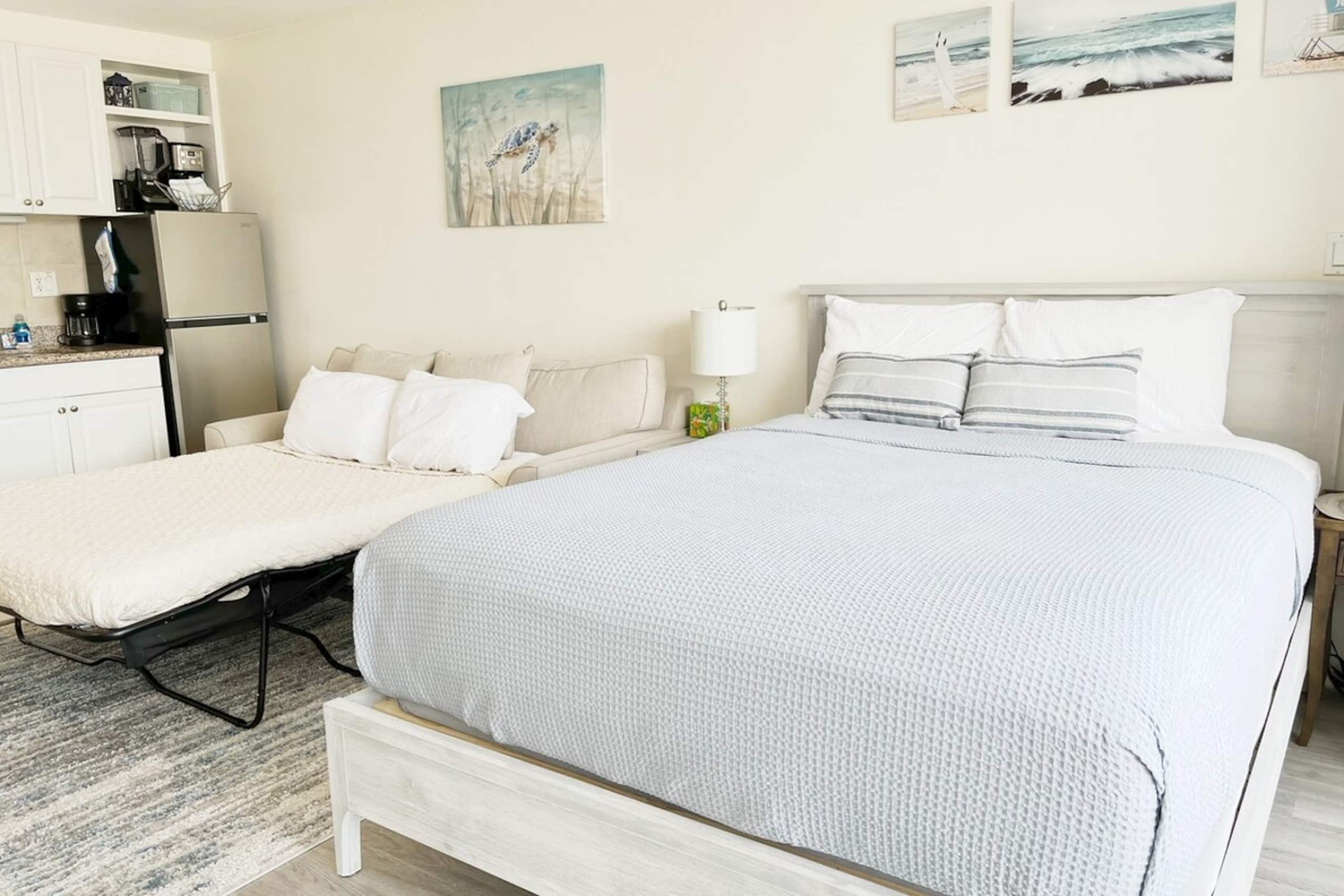 Comfy Studio in Heart of Waikiki with parking - Image 12