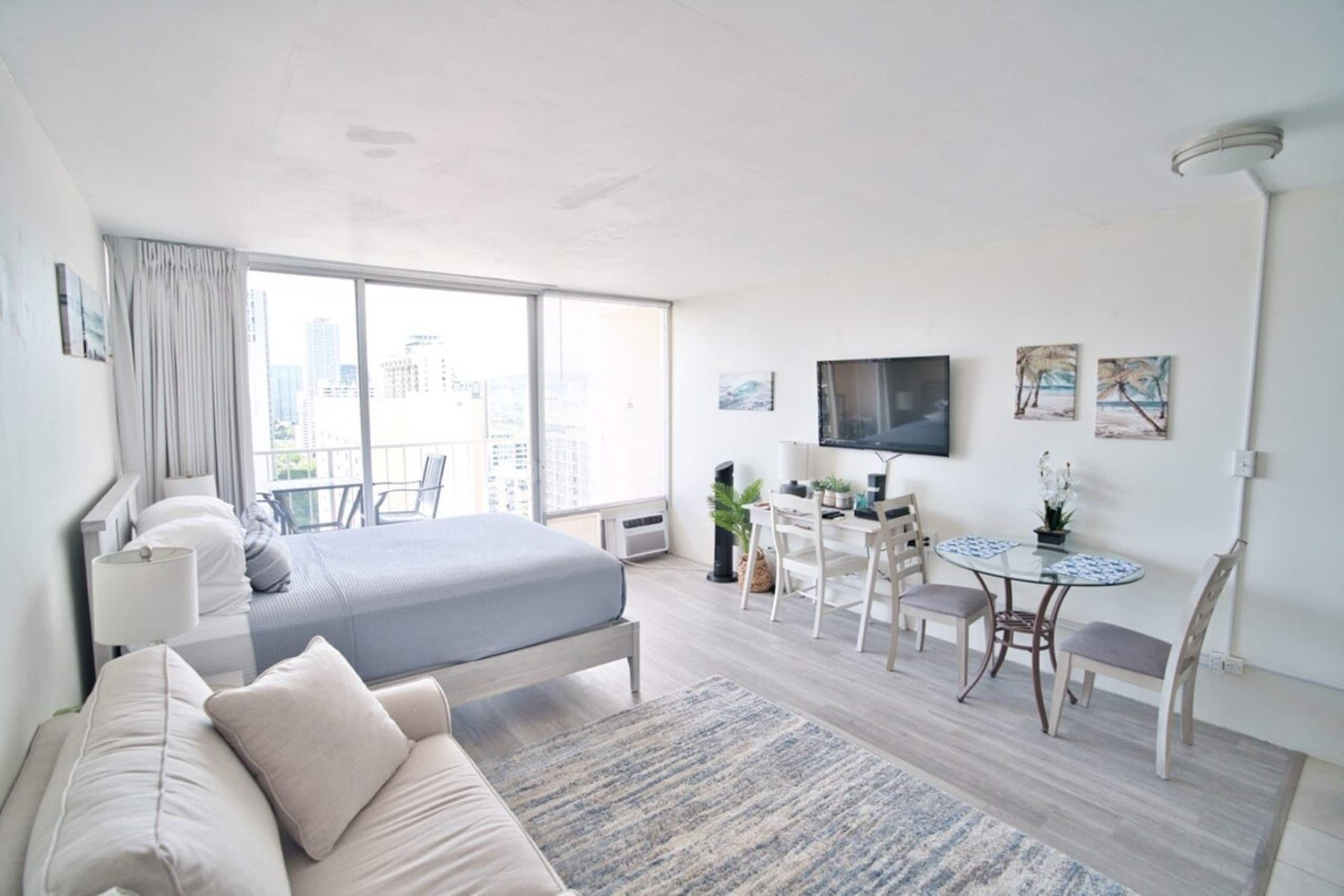 Comfy Studio in Heart of Waikiki with parking - Image 13