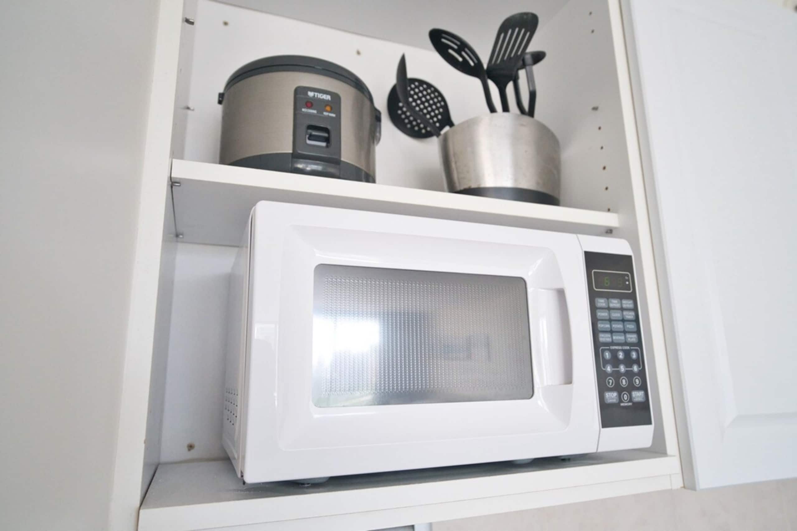 Comfy Studio in Heart of Waikiki with parking - Image 18