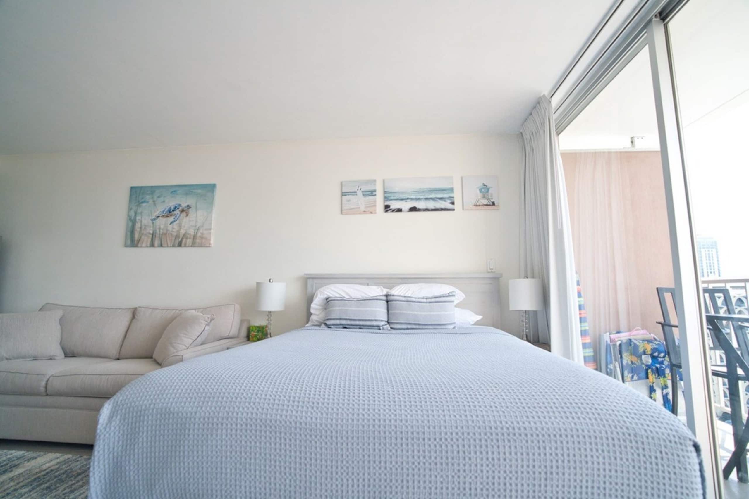 Comfy Studio in Heart of Waikiki with parking - Image 2