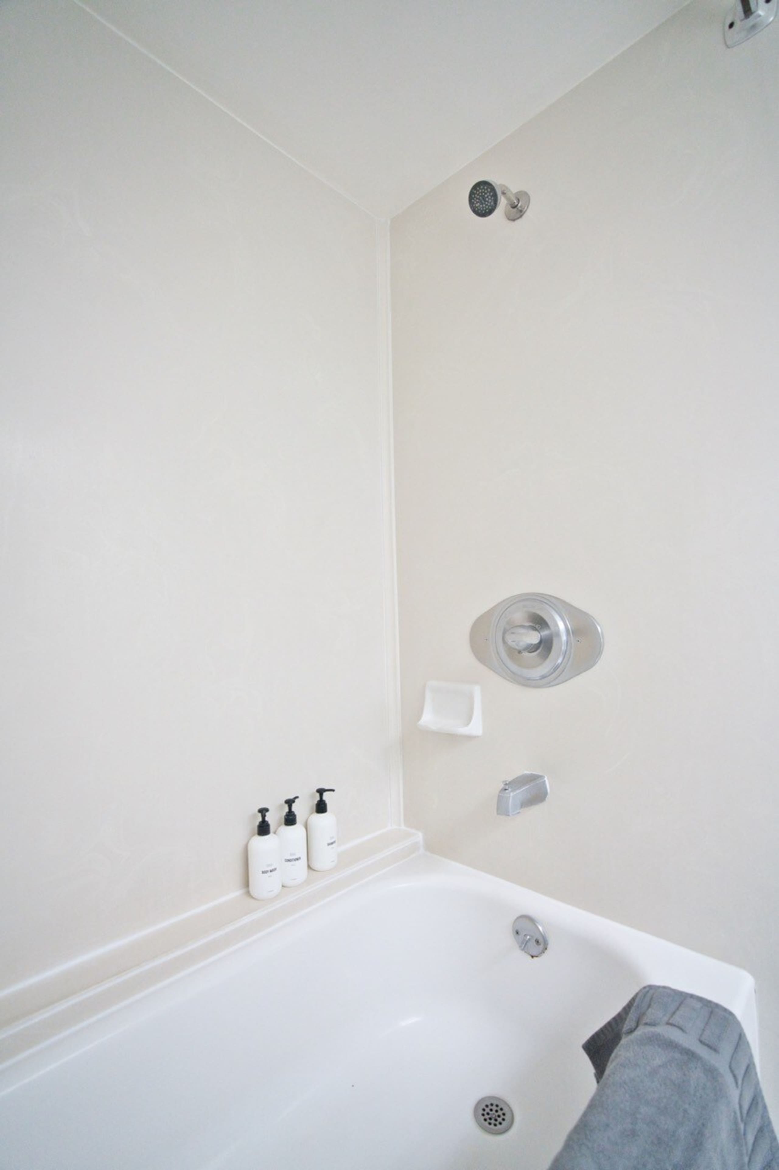 Comfy Studio in Heart of Waikiki with parking - Image 26