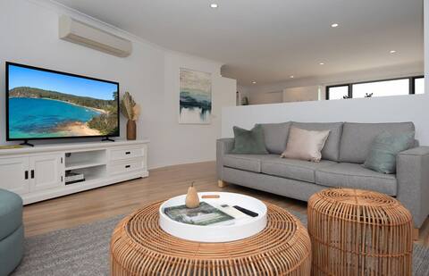Maloneys Beach Views 3 Bed Home