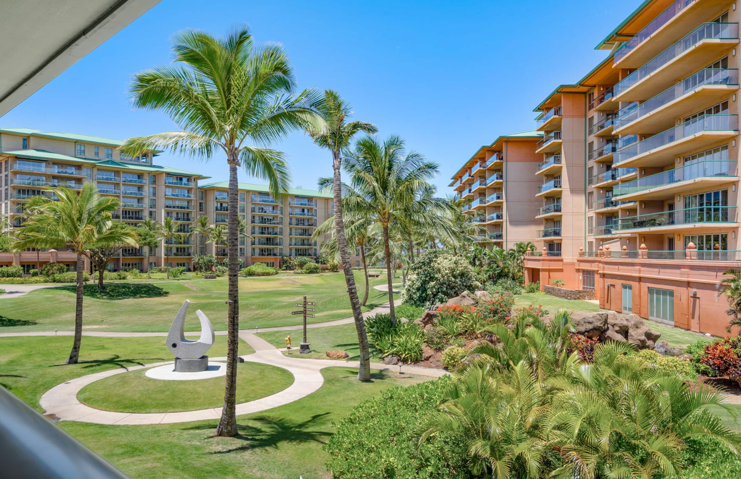 Condo in Lahaina · ★4.94 · 3 bedrooms · 4 beds · 3 baths - Image 3