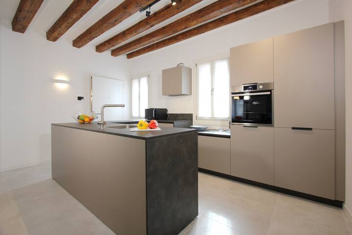 Residence Modern Art 3 gallery image 4