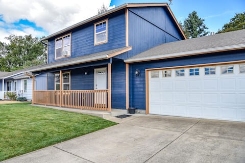 Teak: a Family Home. 5 TVs, backyard, pet friendly