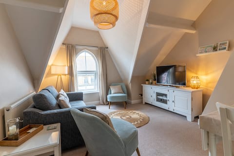 Successful Airbnb property: 2 Bedroom apartment with sea views in Whitby