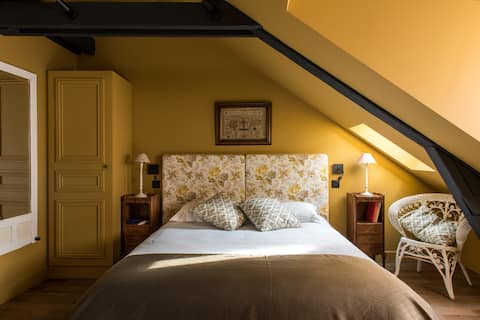 Top performing Airbnb: Albertine-Apartment-Ensuite with Shower in Dieppe