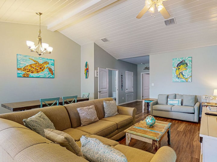 Bc403 Shared Heated Pool, Golf Cart Access - Texas