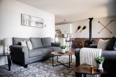 3BR Waterfront Retreat with Woodstove & Sauna