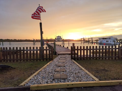 Waterfront with private dock, hottub, & swim mat