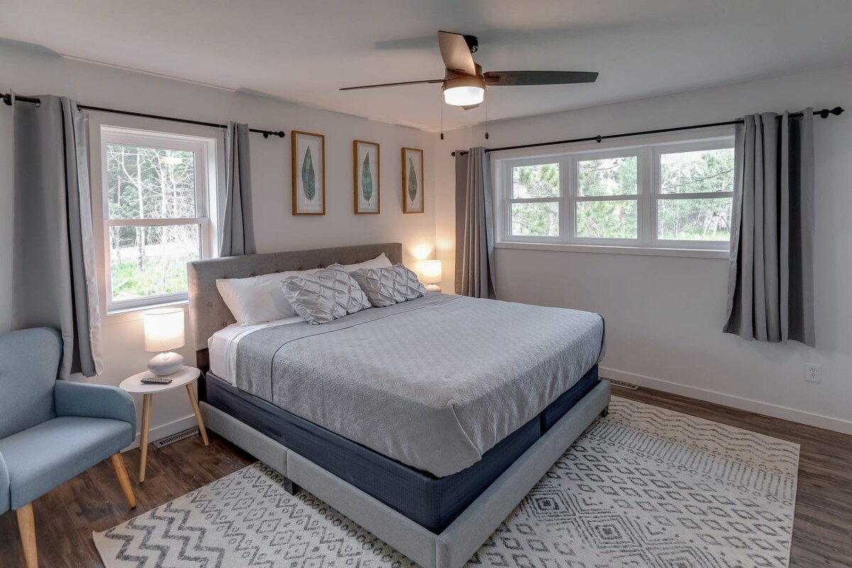 Master Bedroom W King 