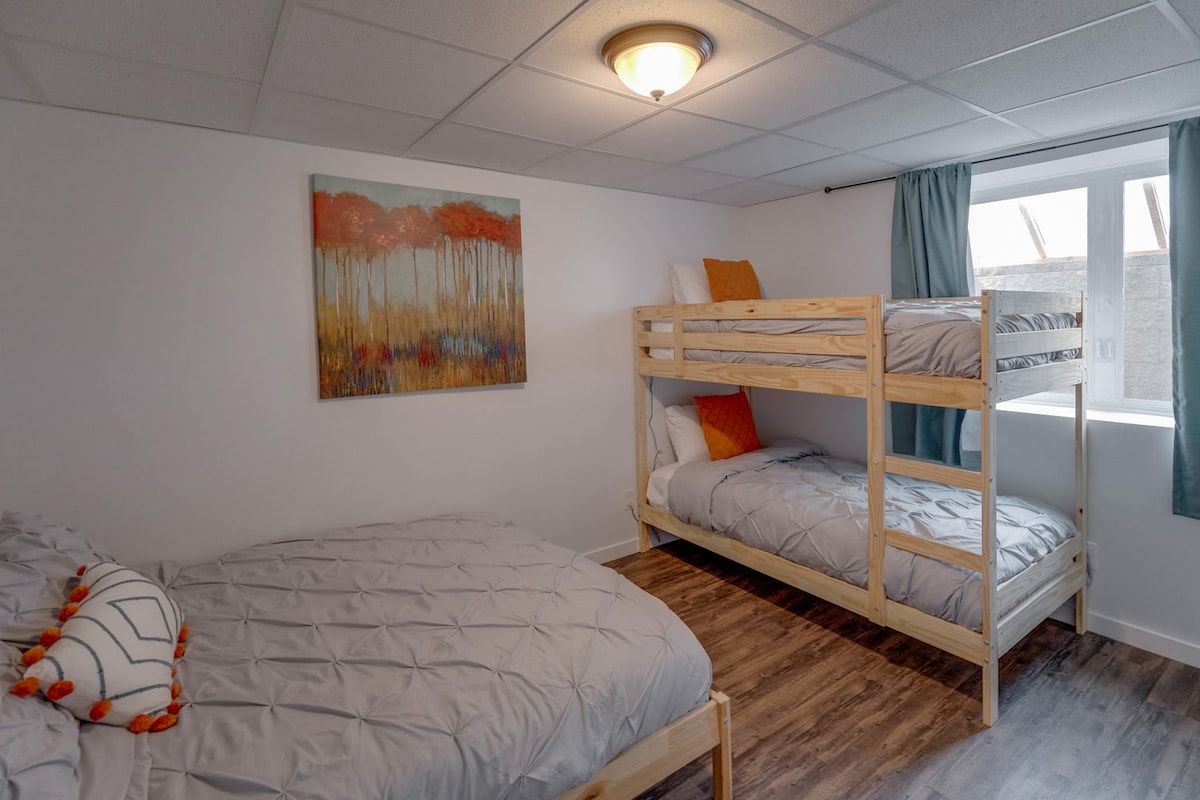 4th bedroom w queen and twin bunk