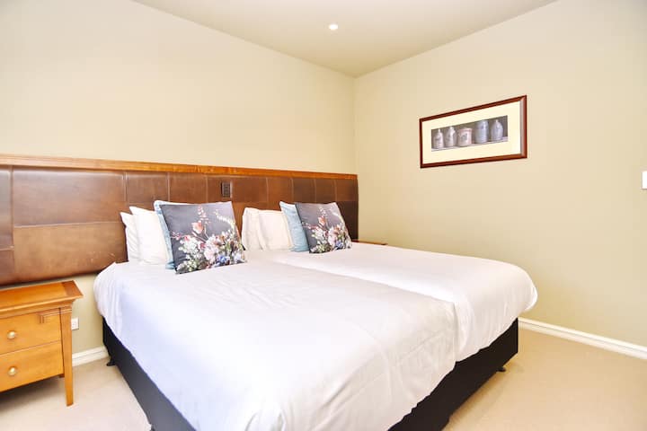 Bedroom 3 has 2 Single beds