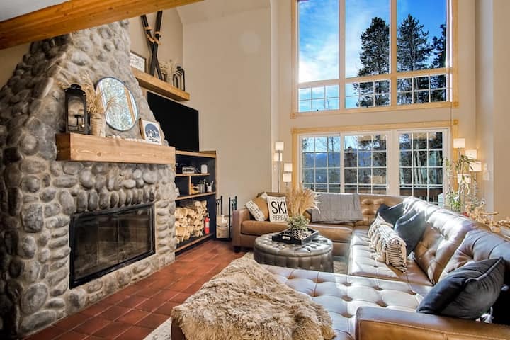 Expansive Home With Hot Tub, 1 Mile To Main St - Breckenridge, CO