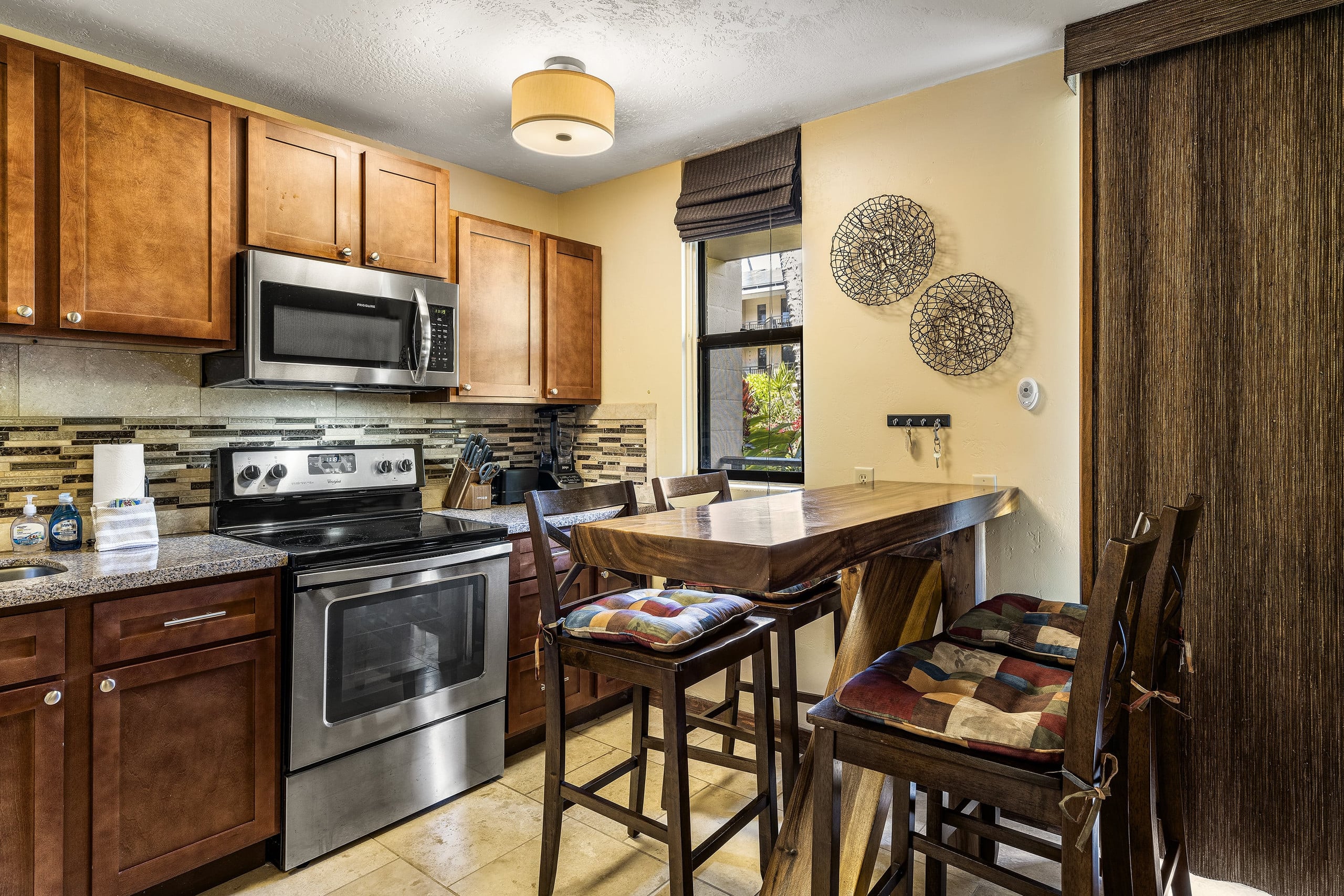 Condo in Kailua-Kona · ★4.43 · 1 bedroom · 2 beds · 1 bath - Image 4