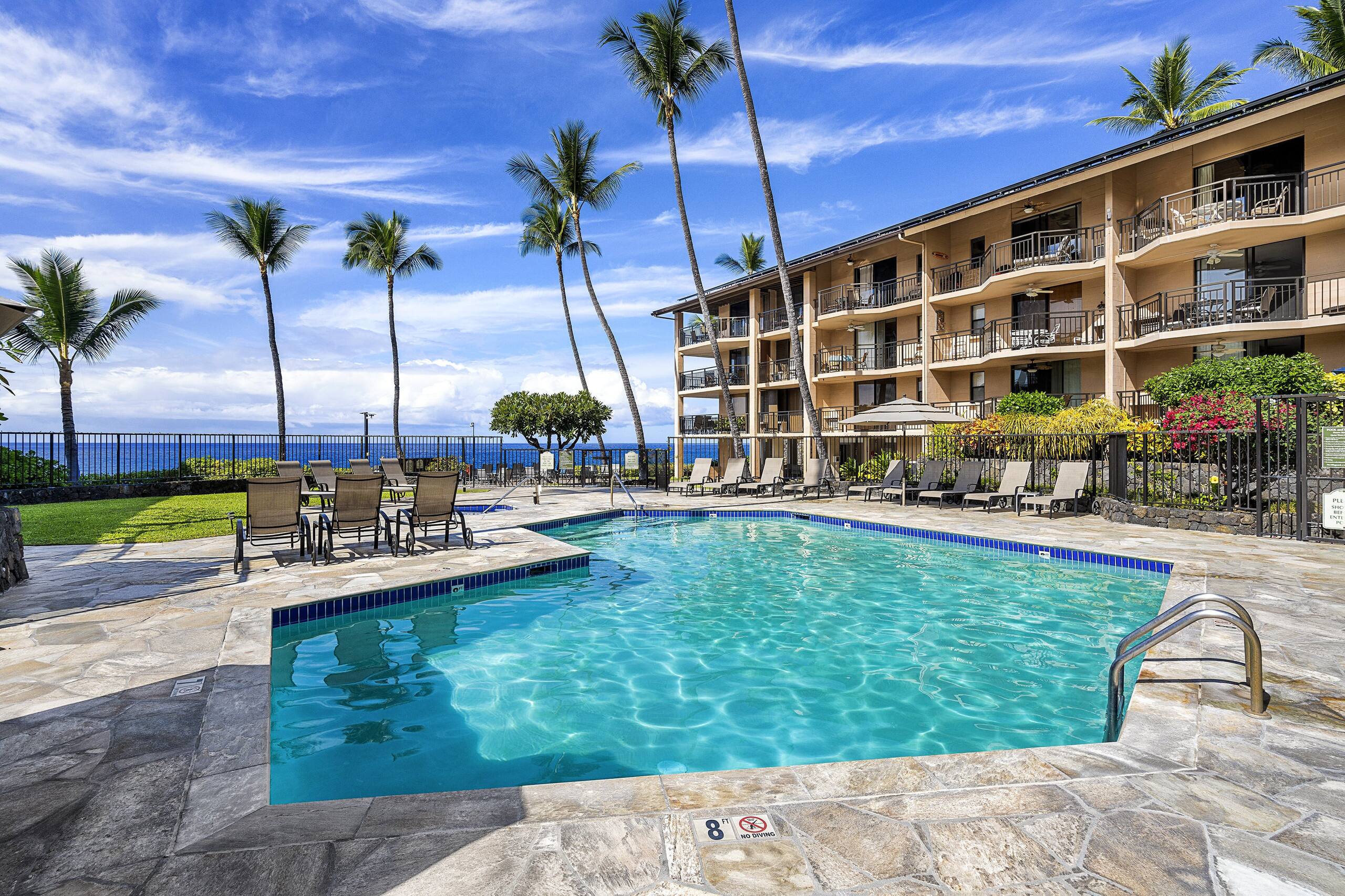 Condo in Kailua-Kona · ★4.43 · 1 bedroom · 2 beds · 1 bath - Image 2