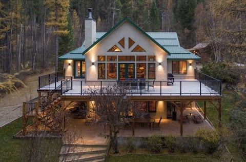 Luxurious Lakefront. Private Pier. Hot Tub. A/C