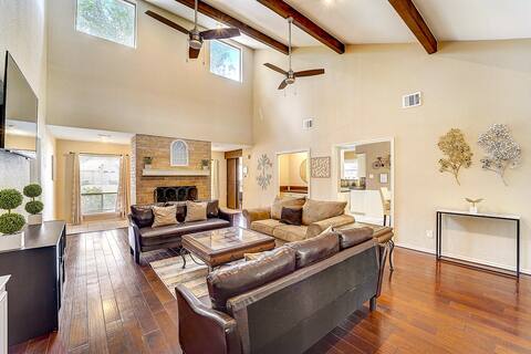 6-Bedroom Sanctuary w Pool: 30 Mins Downtown PG