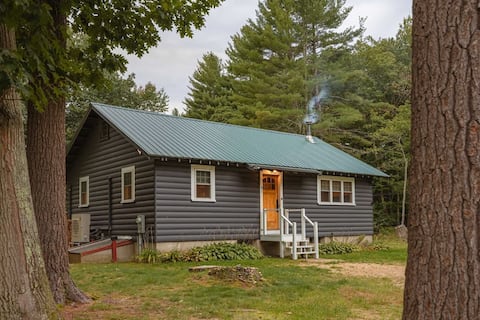 Spruce Cove Cabin: midcentury escape by Portsmouth
