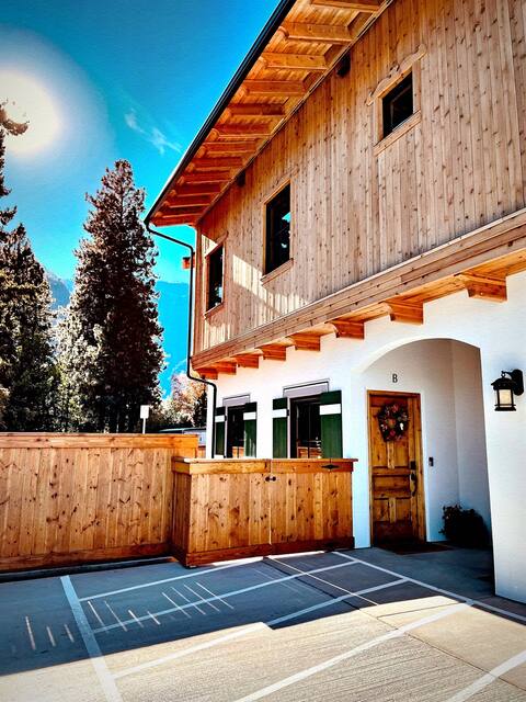 Amazing Custom Enchantment Lodges 5 min walk to Do