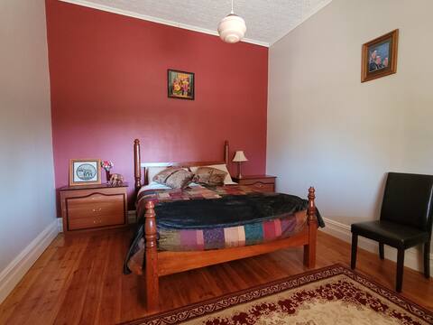 Beautiful, spacious 4-bedroom country homestead