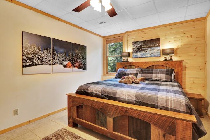 ห้องนอน 3: ห้องสวีทเตียงคิงไซส์ชั้นล่าง 