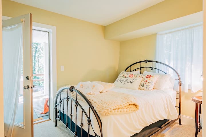 Chambre Queen avec accès direct au jacuzzi