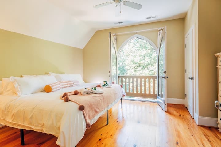 Chambre King supérieure paisible avec portes