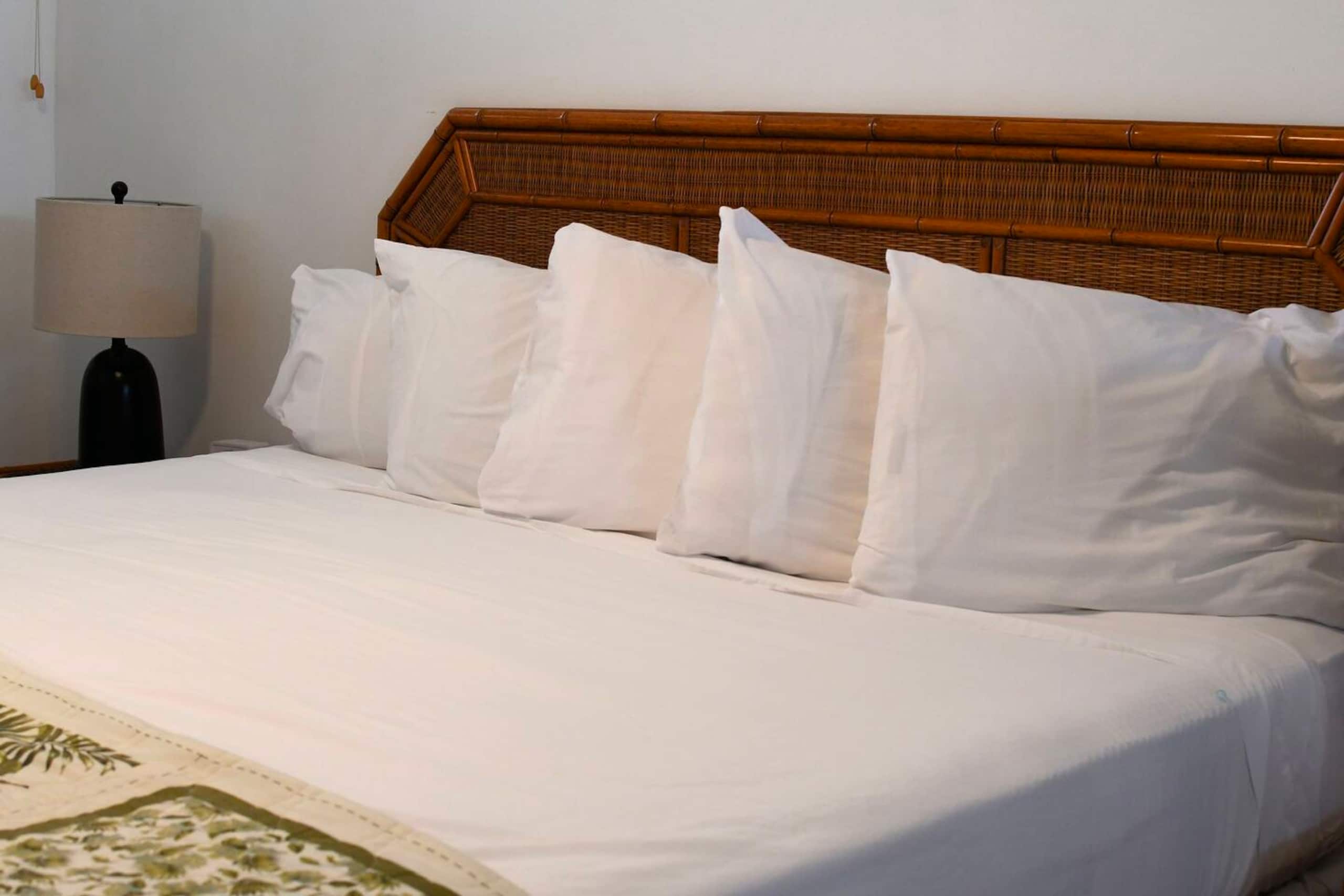 Condo in Lahaina · ★4.91 · 1 bedroom · 2 beds · 1 private bath - Image 1