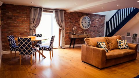 The Retreat (private garden area with Hot Tub)