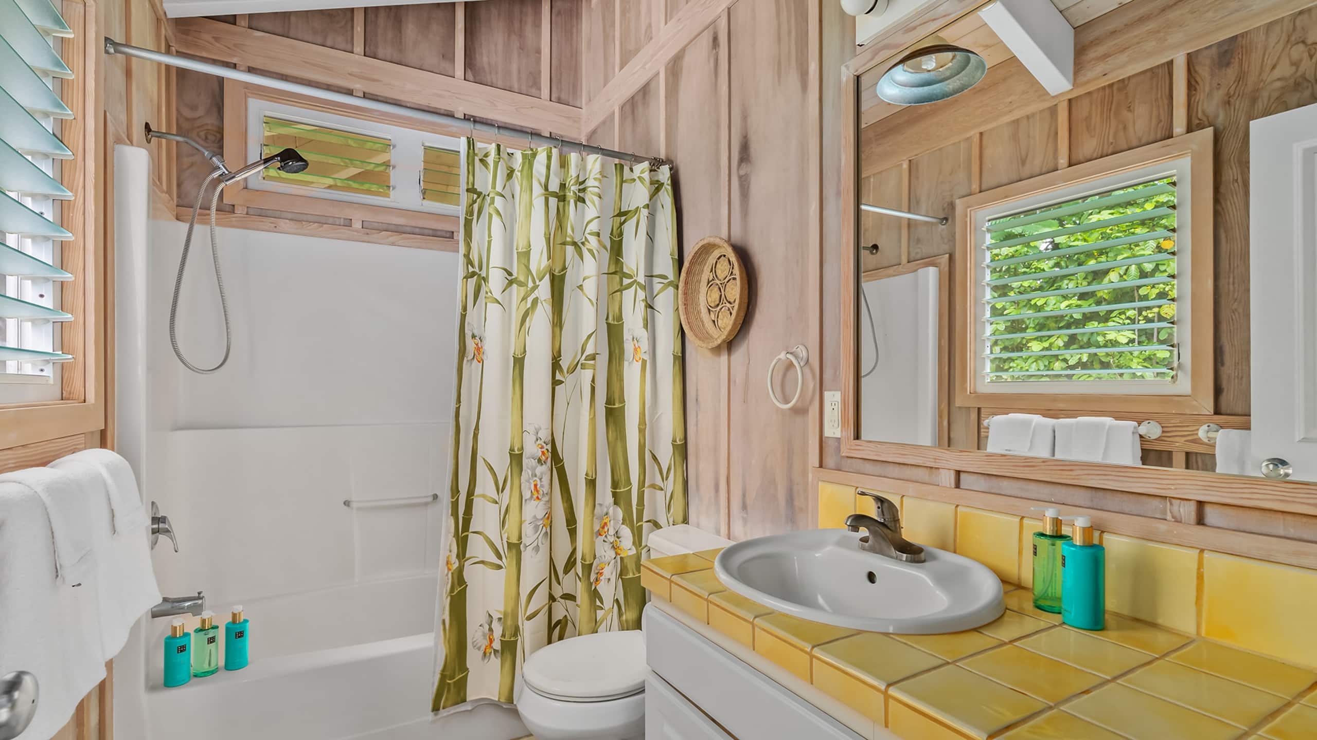 Home in Kilauea · ★4.71 · 3 bedrooms · 4 beds · 2.5 baths - Image 28