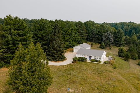 Sleeping Bear Stunner - private, gorgeous views