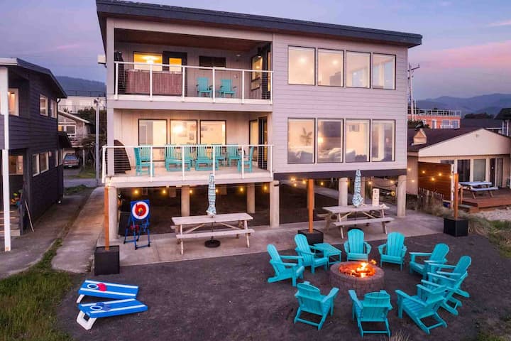 Oceanfront Hot Tub, Dog Friendly Beach Retreat