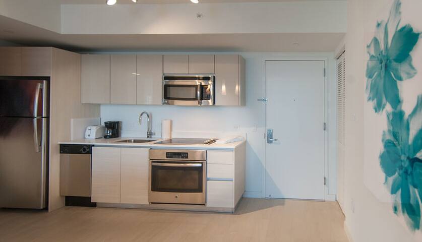 BeachWalk 2BR FullKitchen QuietSouthSide 3rd Floor gallery image 5