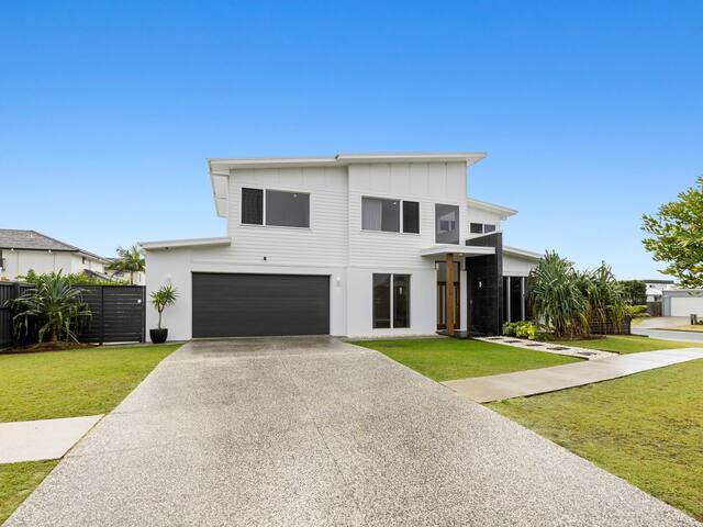 Sunrise Mansion with Pool gallery image 2