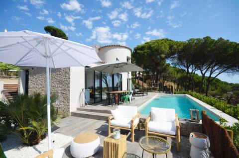 House for rent with swimming pool and sea views in